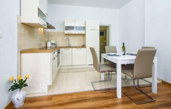 Apartman Darija 2 Подстрана Екстериор снимка